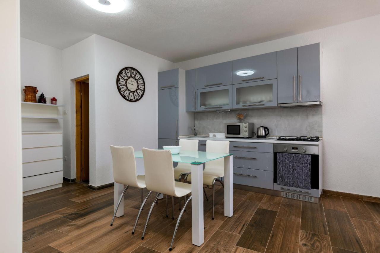 Apartments Smaila 1729 Pula Zewnętrze zdjęcie